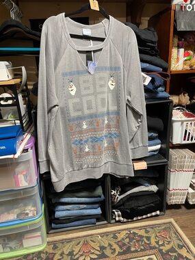 #321a size 3 torrid NWT “frozen” Gray Cozy Sweatshirt with Winter Graphic